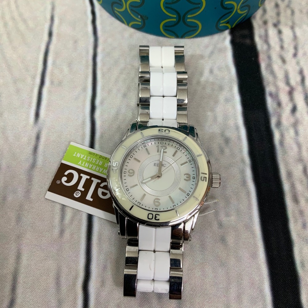 Relic 100’ Water Resistant Watch NWT - Picture 4 of 5